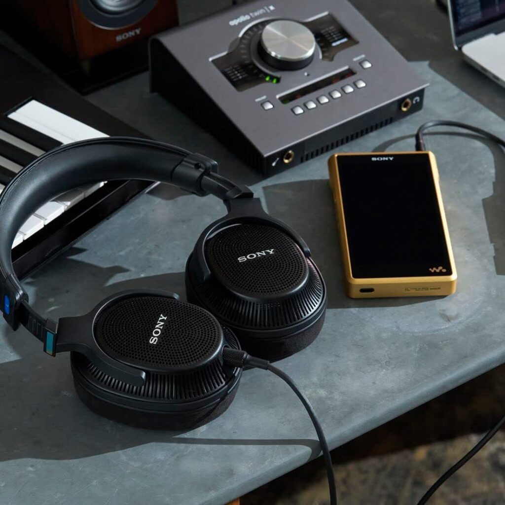 ソニー(SONY) モニターヘッドホン MDR-MV1:背面開放型モニターヘッドホン/立体音響・ステレオ制作に適した広い音場表現/ハイレゾ対応/超広帯域再生/快適な装着性/Φ3.5㎜変換ケーブル付属/立体音響制作/ステレオ音響制作/有線/ミキシング/マスタリング/プロ/クリエイター ブラック MDR-MV1 Q